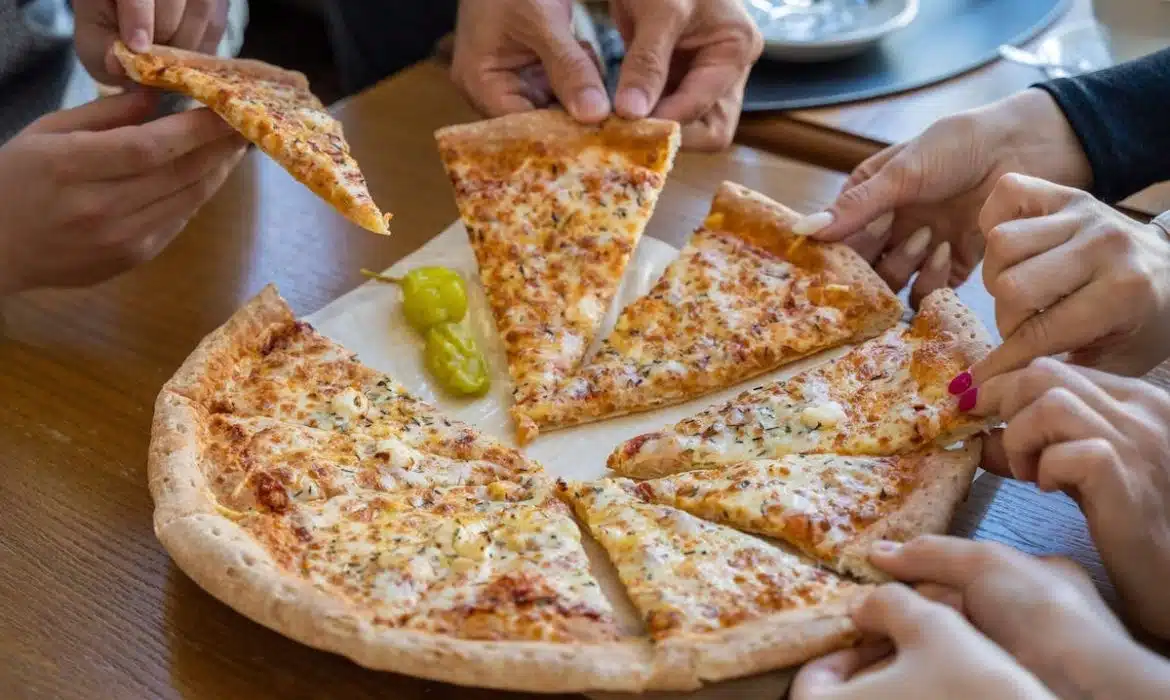 Pizza surgelée moelleuse vs pizza fraîche : le match