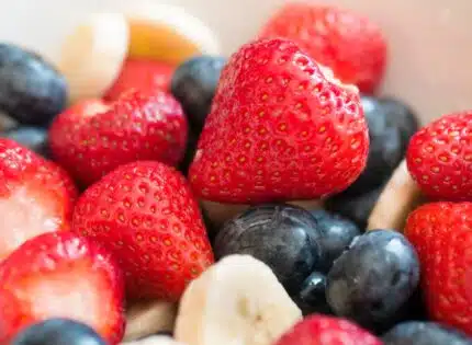 Comment le choix du liquide affecte la fraîcheur et la conservation de votre salade de fruits