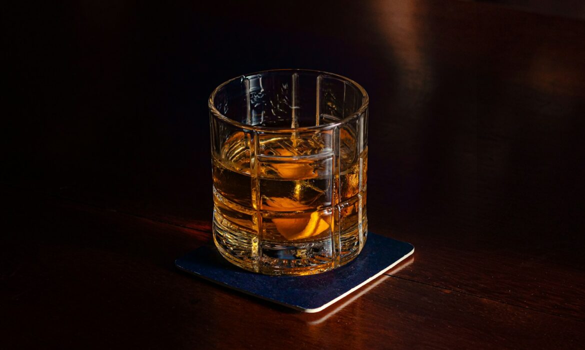 Comparatif 2025 : quel verre à whisky choisir selon votre style (tumbler, copita, Glencairn) ?