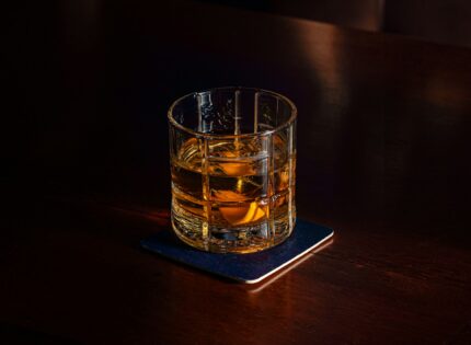 Comparatif 2025 : quel verre à whisky choisir selon votre style (tumbler, copita, Glencairn) ?