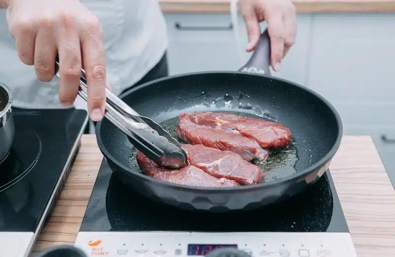 Maîtriser la cuisson d'un rôti de boeuf les secrets de la chaleur tournante