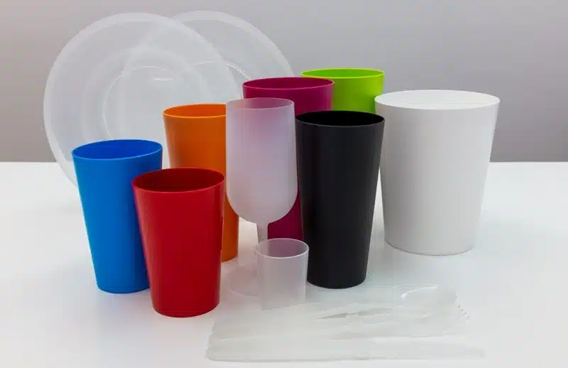 Pourquoi choisir d’utiliser des gobelets en plastique réutilisables
