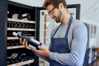 Comment choisir une cave à vin pour conserver ses bouteilles dans les meilleures conditions ?