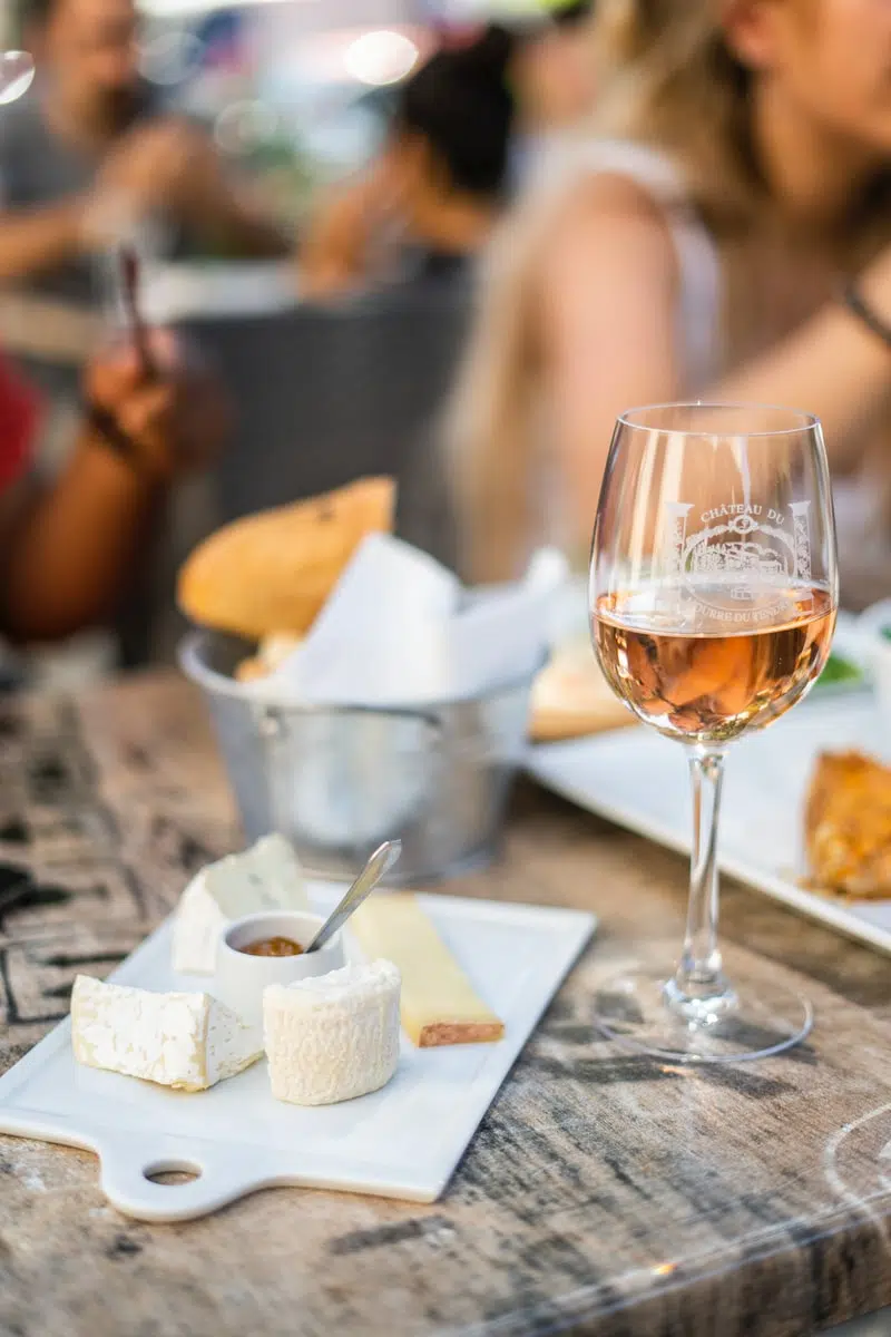Quels sont les vins à associer avec tels ou tels plats