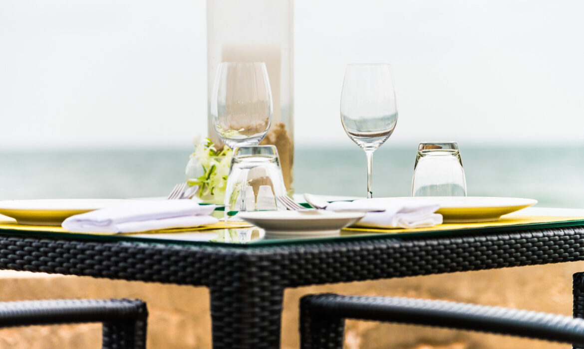 Le plaisir d’une sortie au restaurant en bord de mer