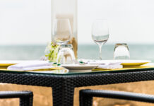 Le plaisir d’une sortie au restaurant en bord de mer