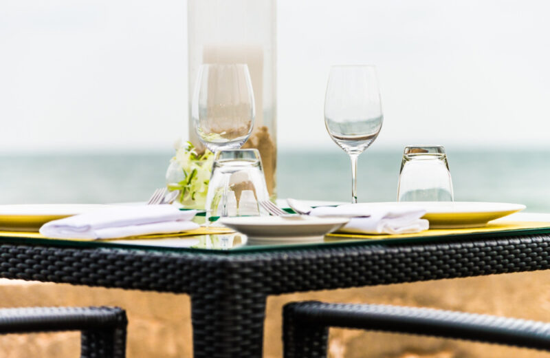Le plaisir d’une sortie au restaurant en bord de mer