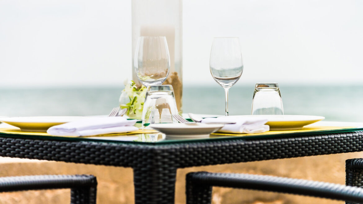 Le plaisir d’une sortie au restaurant en bord de mer